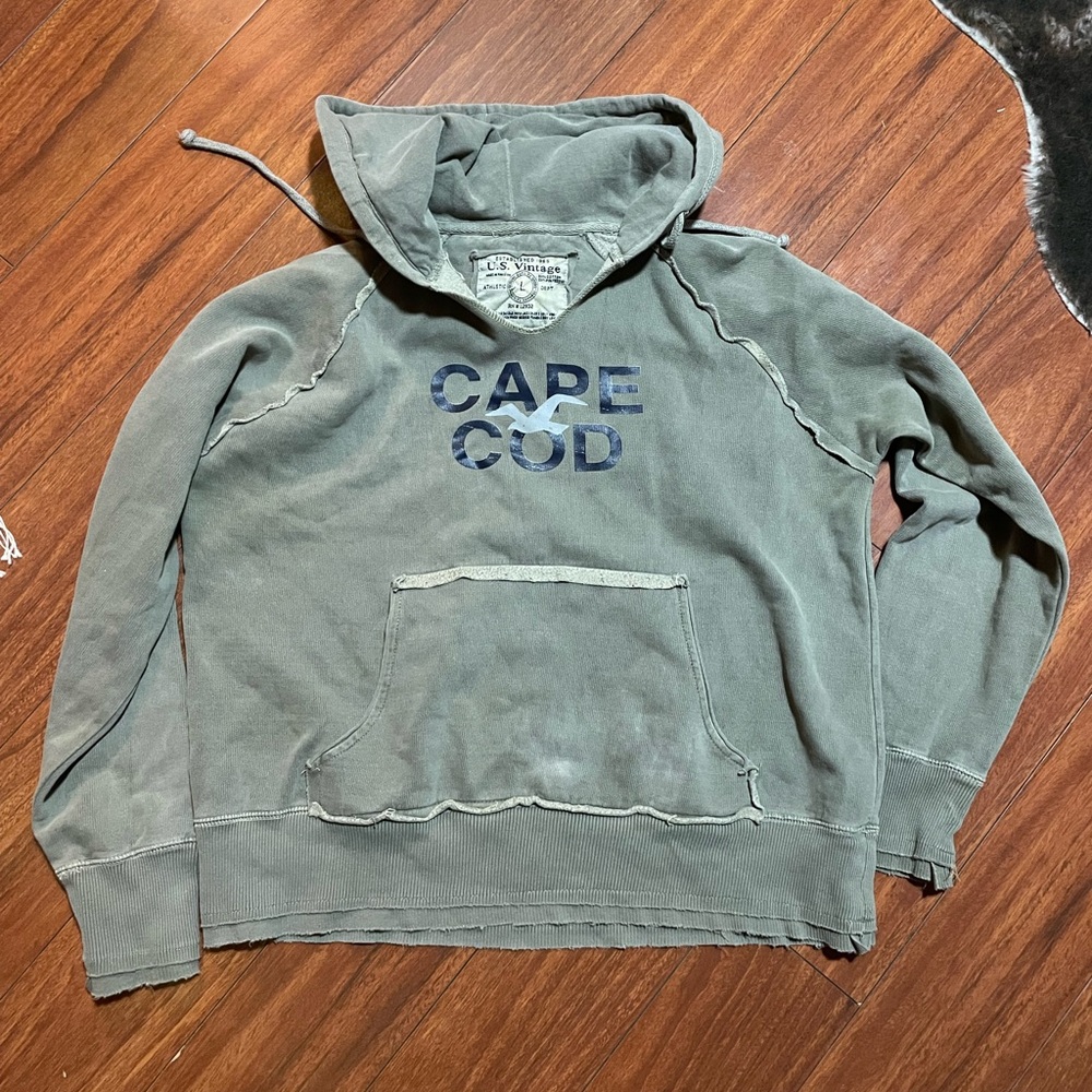 Cape Cod Vintage Hoodie with a Cropped fit